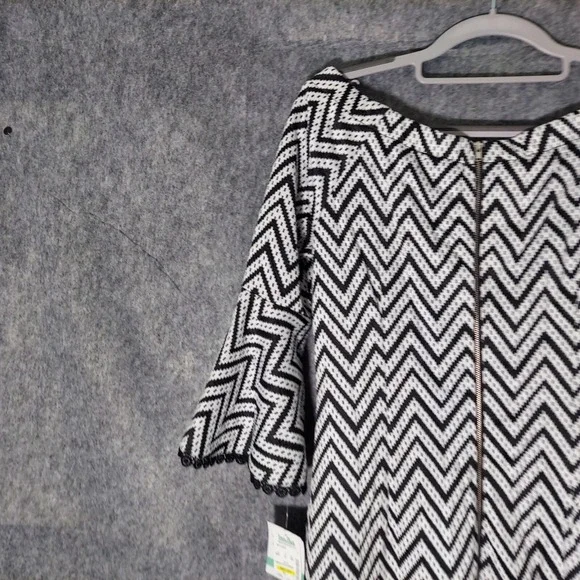 Gabby Skye Dress 8 Sheath Black Chevron Bell Sleeve Mod Retro Office Business - Picture 8 of 16